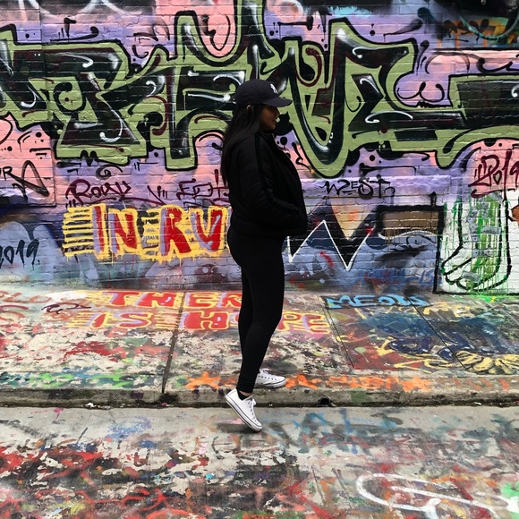 GenuineLooks ✨ - Picture 2 of 5